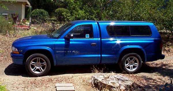 1998 Intense Blue Standard Cab Dodge Dakota R/T.